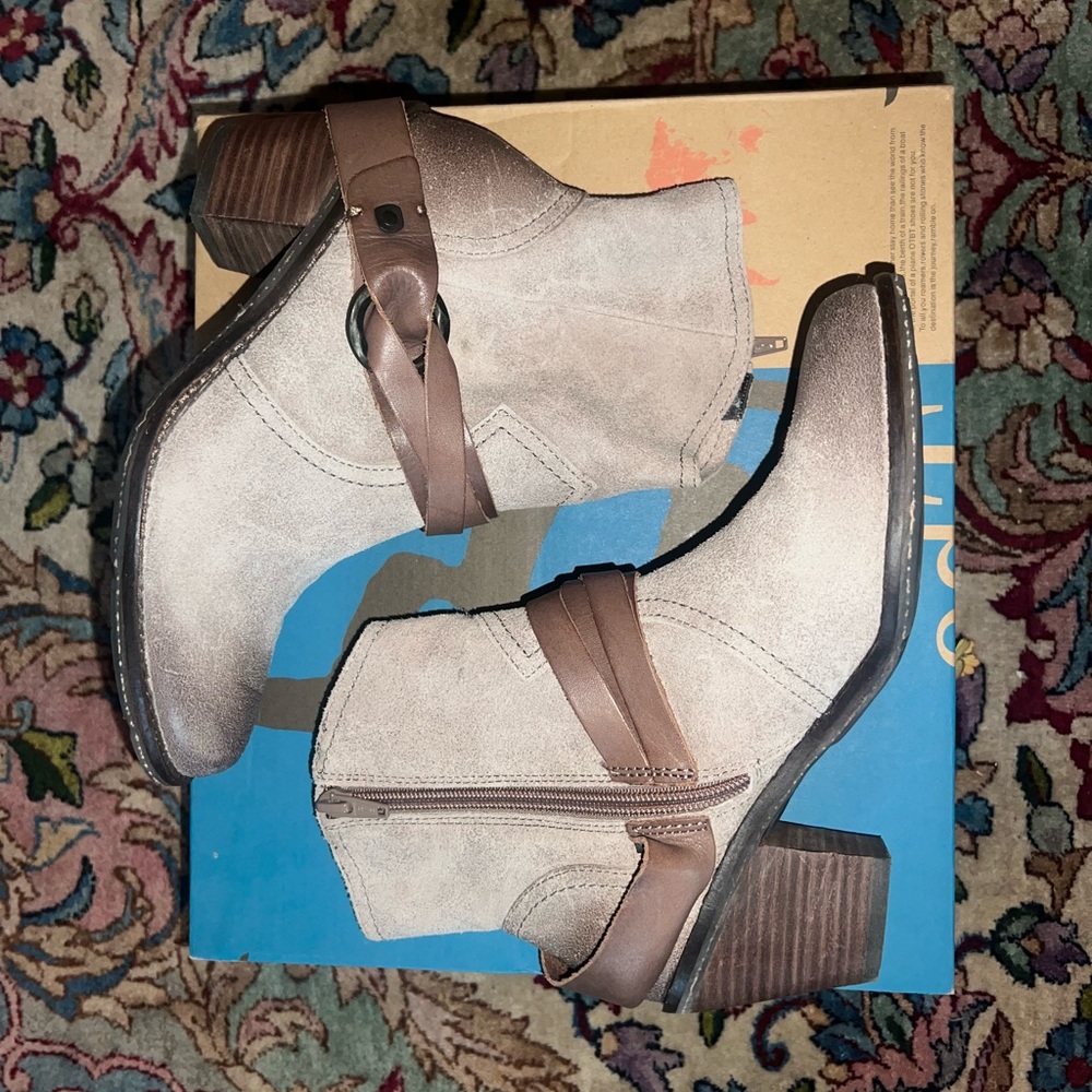 OTBT Bedford Suede Ankles Boots